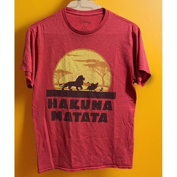 Disney Lion King Hakuna Matata Red Graphic Short Sleeve T-Shirt Size Med - Picture 1 of 4